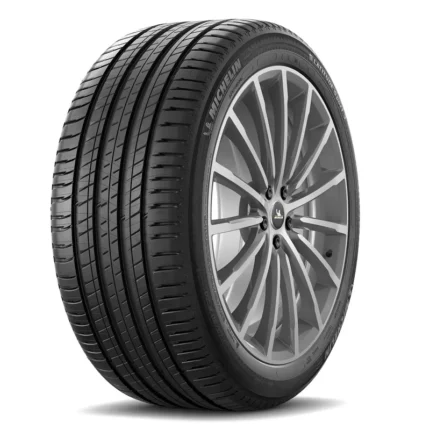 إطار سيارة ميشلان لاتيتيود سبورت 3 مقاس 245/45R20 103W إيطالي لسيارات SUV والدفع الرباعي الفاخر يتميز بالهيكل المعزز والثبات الرياضي بضمان رسمي